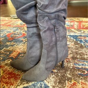 Grey suede long boots. Size 6. Excellent condition, never worn.